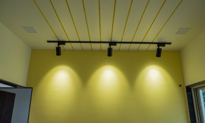 Comment faire tenir un plafonnier sans percer ? 3 Design sans titre 2025 10 26T135927.036