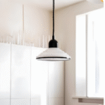 Suspension moderne en métal avec câble noir à ressorts – Image 4