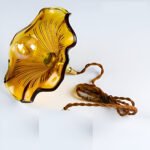 Suspension en verre avec accents cuivrés – Image 4