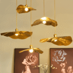 Suspension luxueuse avec feuilles de lotus dorées